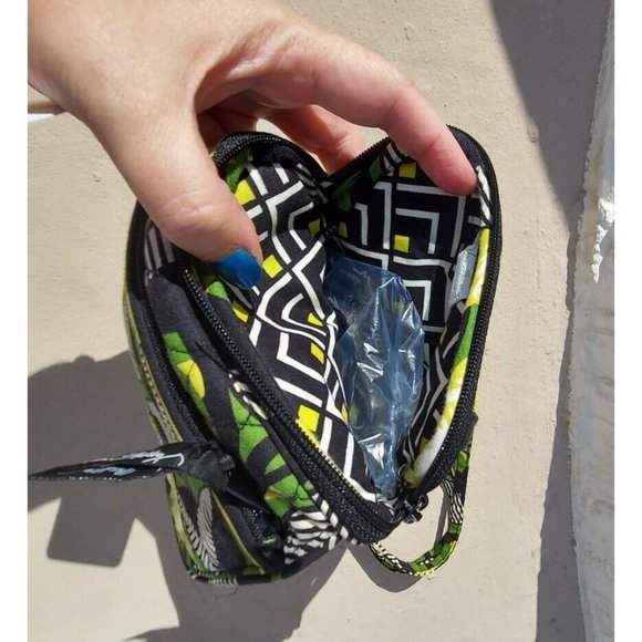vera bradley crossbody hipster purse Green black retired pattern. - Picture 7 of 9